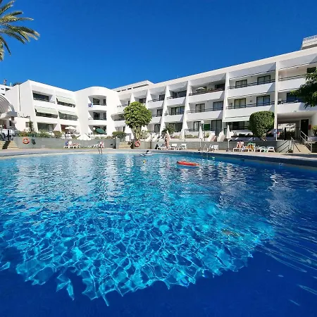 Casa Palmera Only 150 Meters To The Beach, Heated Pool, Wifi, Sat-tv, Balcony With Poolview