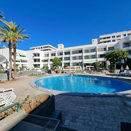 Casa Palmera Only 150 Meters To The Beach, Heated Pool, Wifi, Sat-tv, Balcony With Poolview
